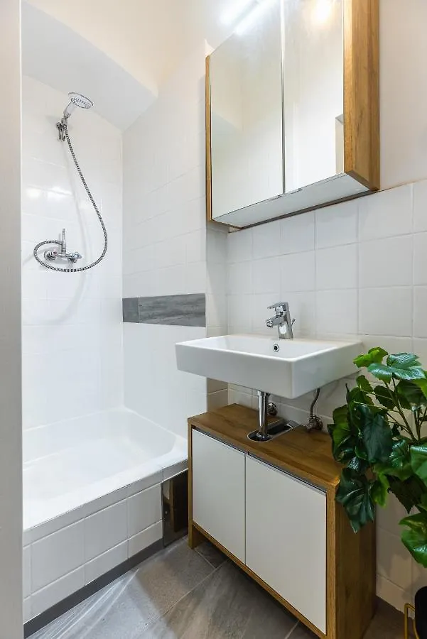Stylish 1 Bedroom Apartment Near Hannovamarkt Vienna