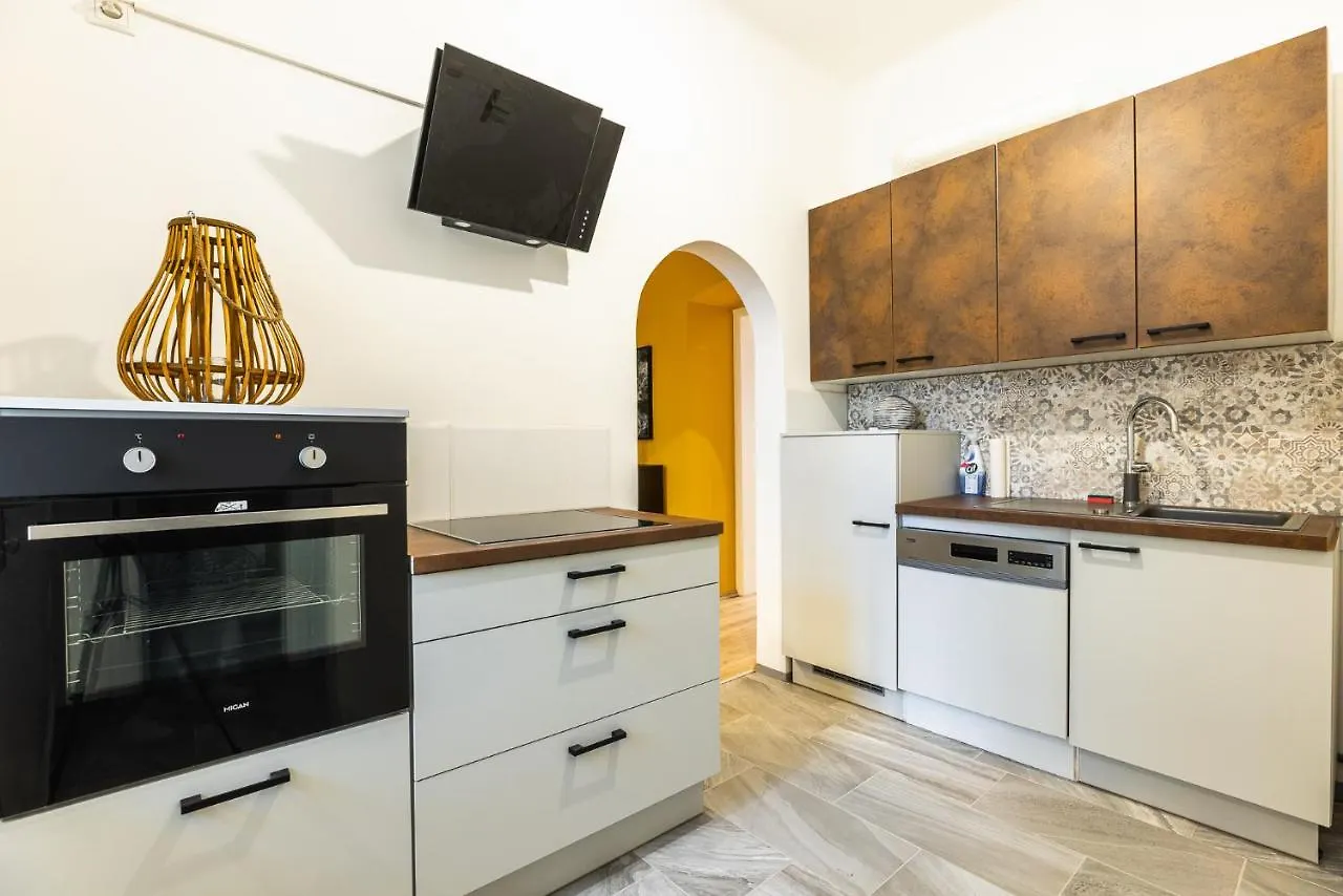 Stylish 1 Bedroom Apartment Near Hannovamarkt location